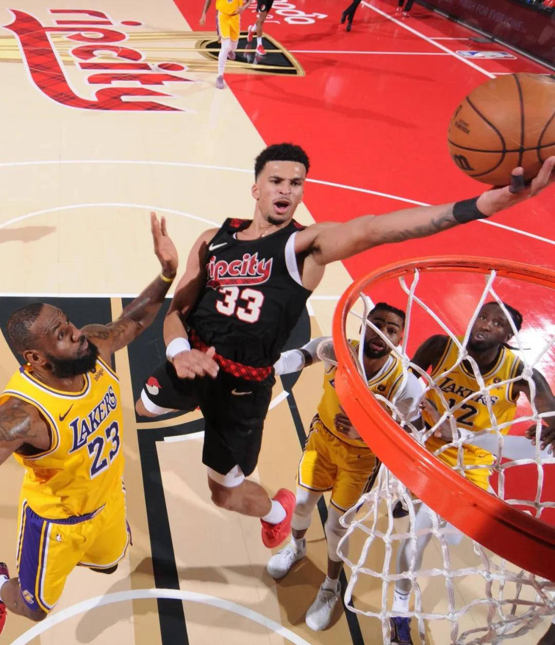 爱游戏下载-球队风采展现!NBA比赛中黑马崛起