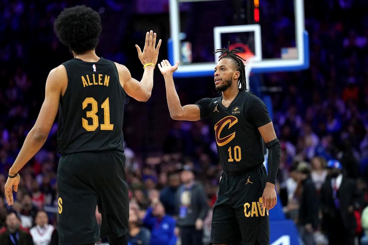 爱游戏视频-骑士队整体表现稳定,球队气氛和谐团结向前