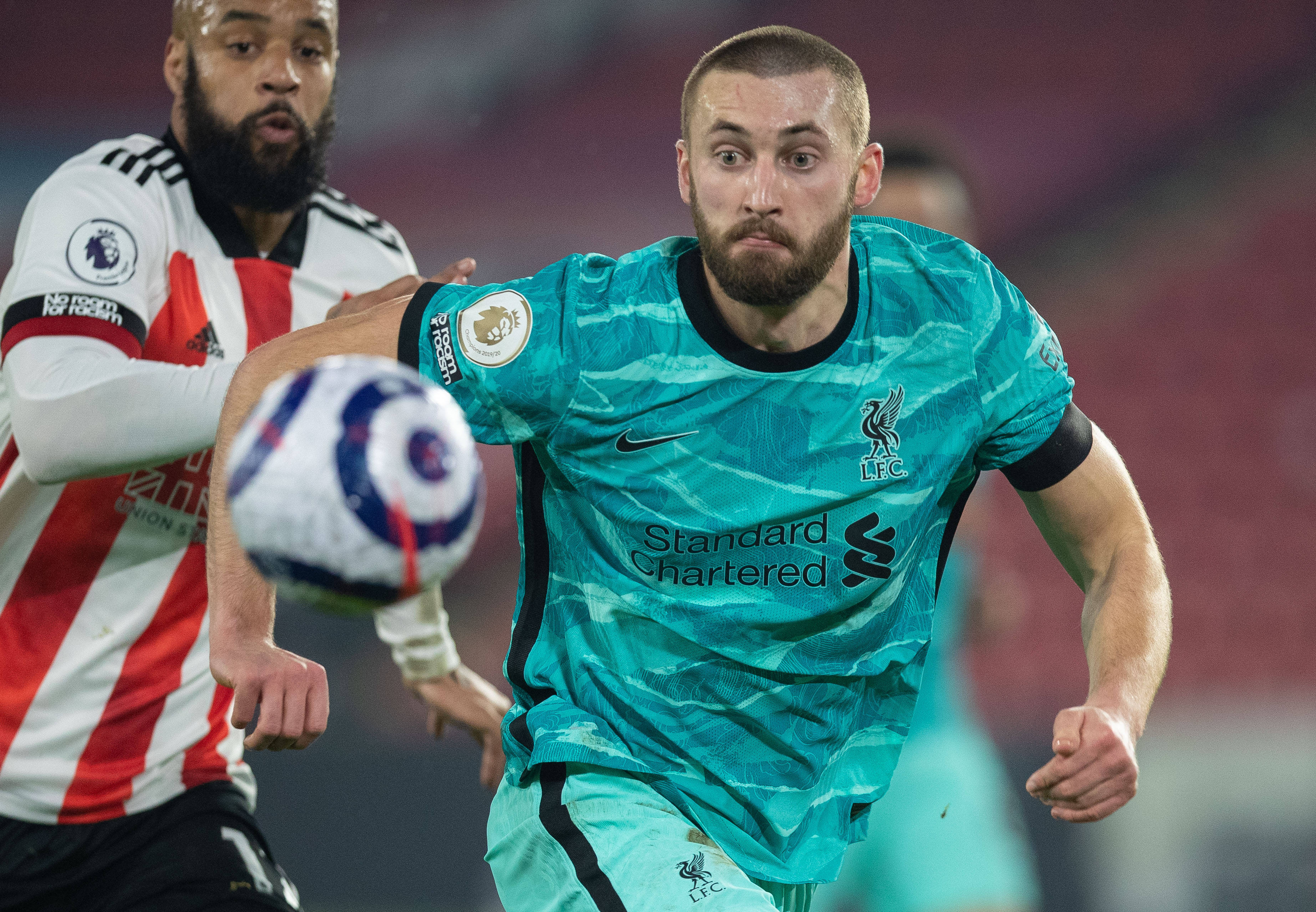 爱游戏视频-利物浦客场艰苦拼搏,团结协作力求突破