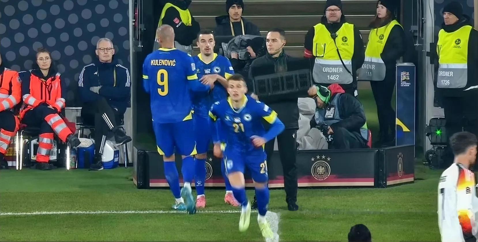 英格兰队大胜罗马尼亚晋级欧洲锦标赛 英格兰队大胜罗马尼亚晋级欧洲锦标赛