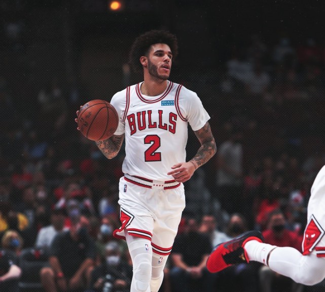 爱游戏教练-富邦队抢眼表现,成为新赛季黑马