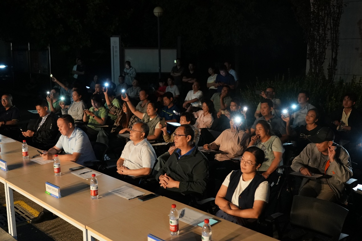 爱游戏注册-包含精彩瞬间:比赛现场掀起狂热激情演绎的词条