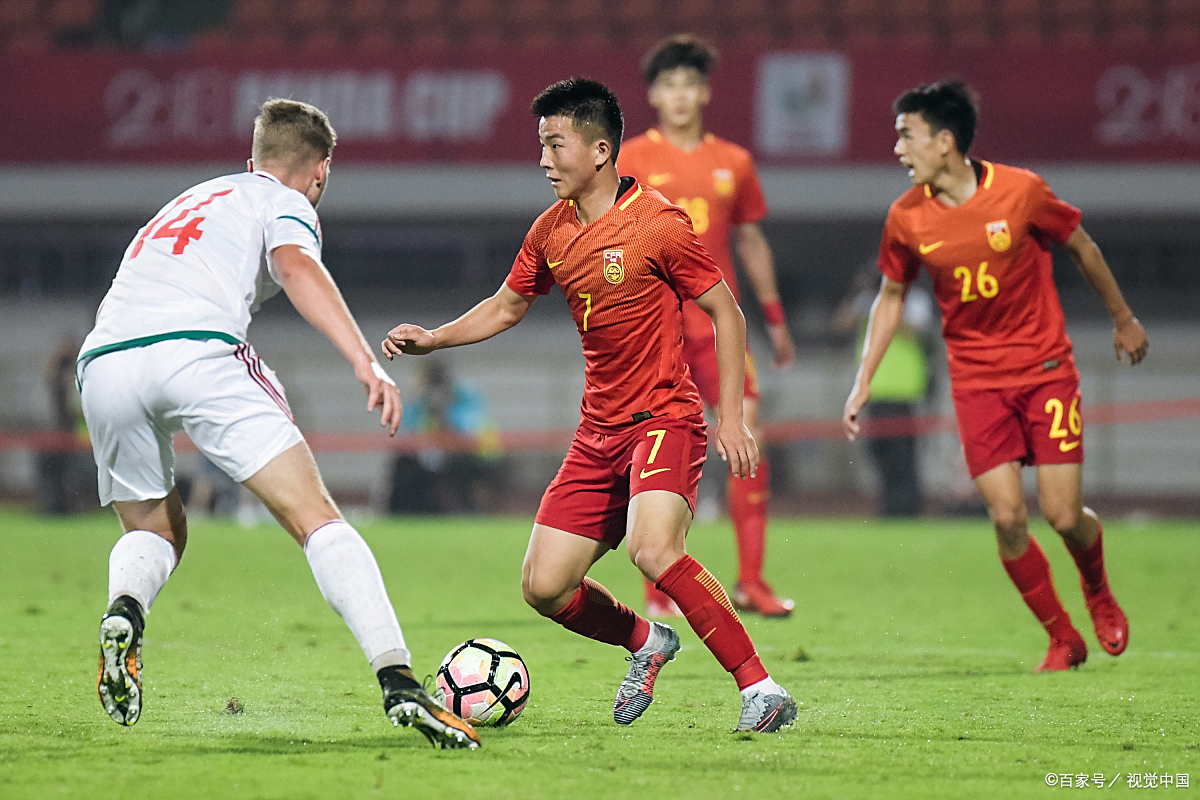 关于哪位球员在国内足球赛场上风头无两?的信息 关于哪位球员在国内足球赛场上风头无两?的信息