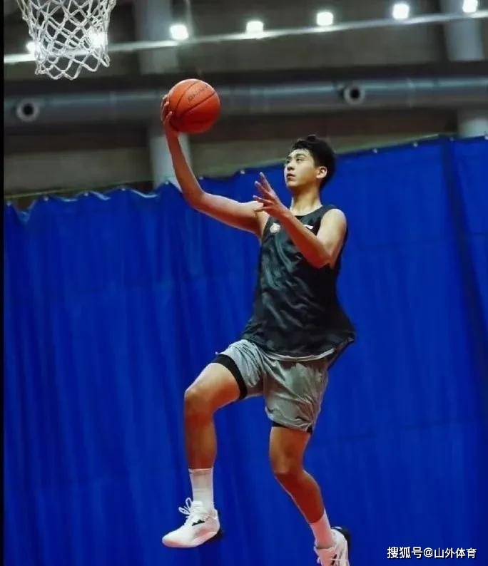 日本职业篮球新星崭露头角,引发球迷关注的简单介绍 日本职业篮球新星崭露头角,引发球迷关注的简单介绍