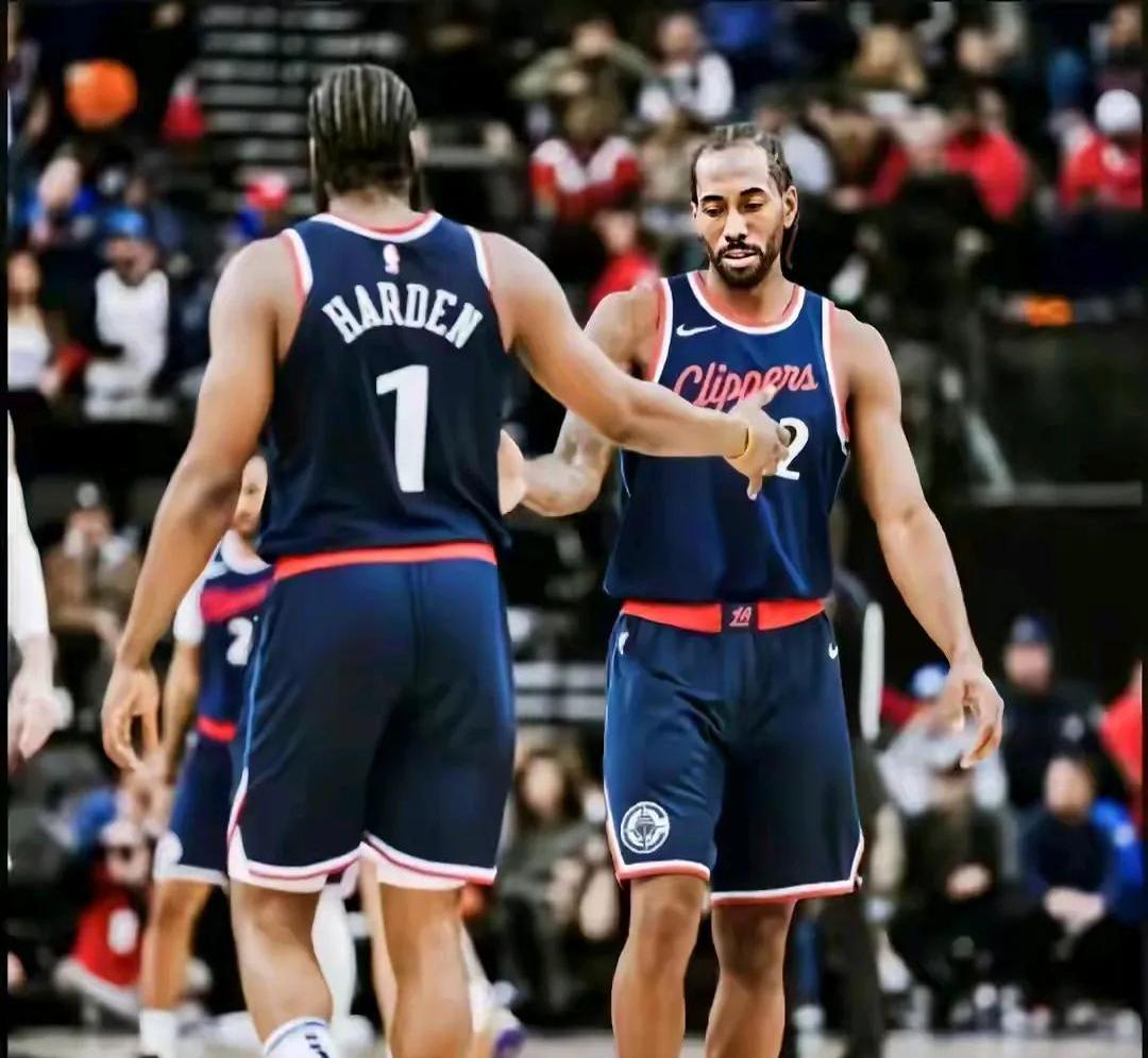 太阳客场不敌快船,球队遭遇背靠背失利 太阳客场不敌快船,球队遭遇背靠背失利