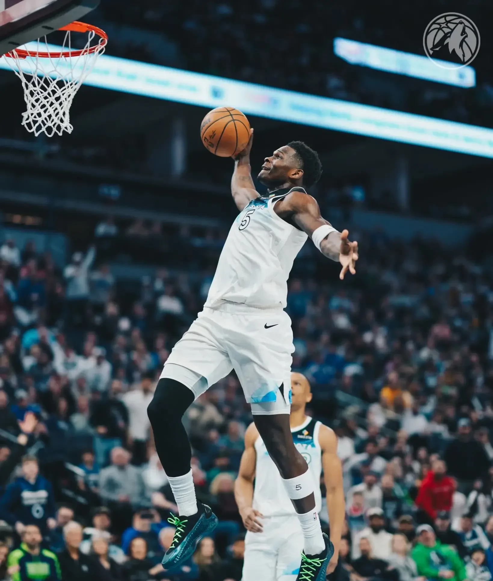 勇士主场击败森林狼,延续领先优势 勇士主场击败森林狼,延续领先优势