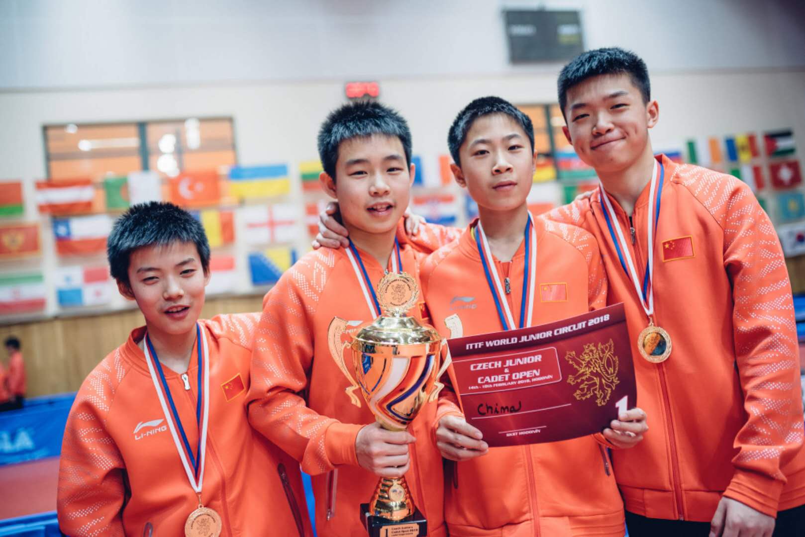 爱游戏地址-捷克乒乓球队斩获男团比赛金牌