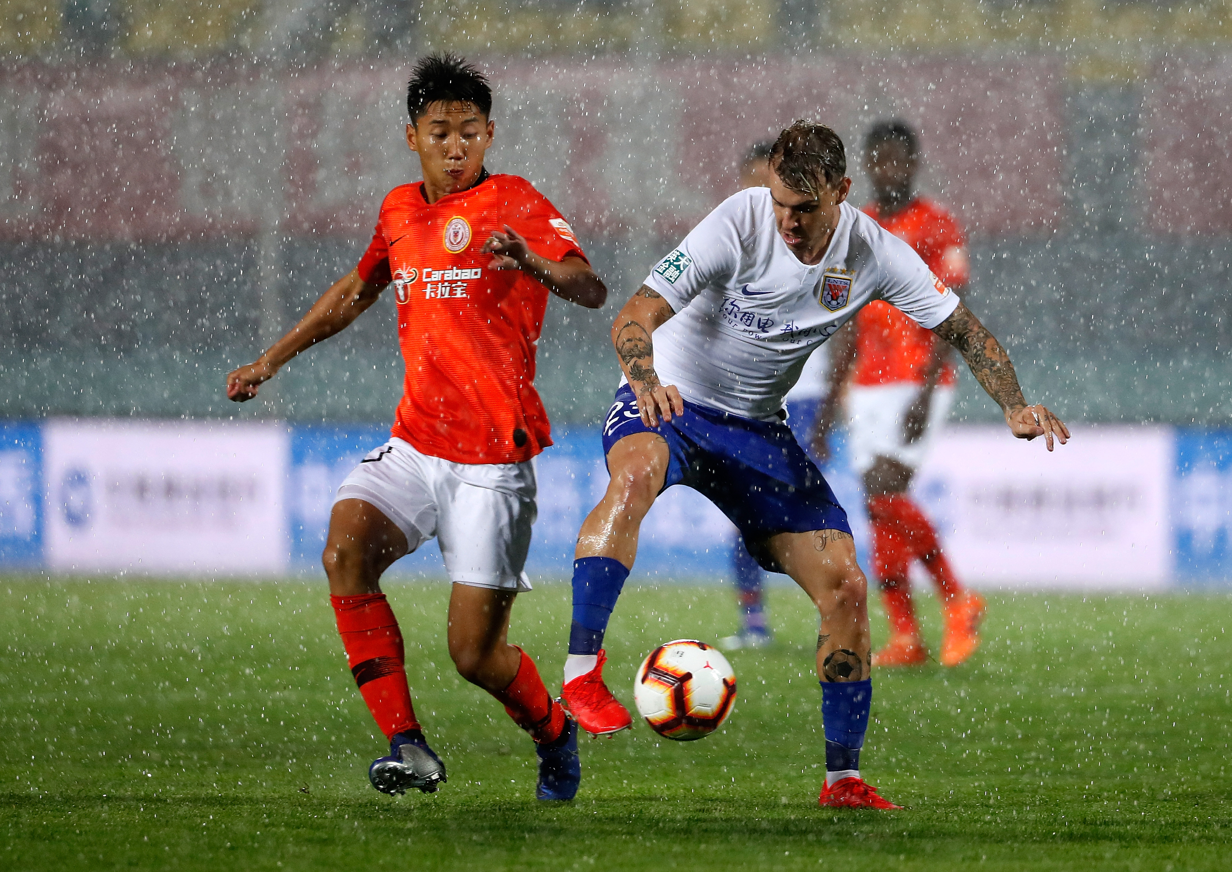 爱游戏官方-球员表现抢眼，中超比赛精彩纷呈的简单介绍