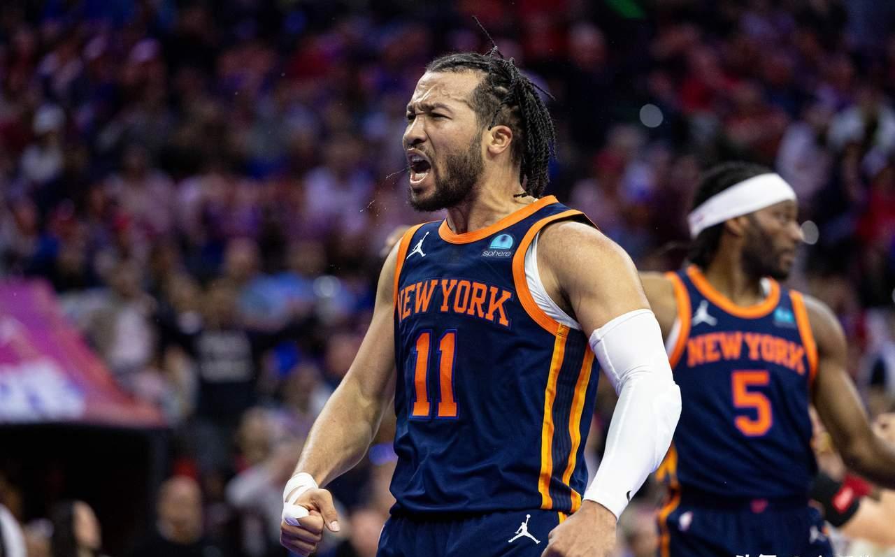 包含尼克斯球员接受训练积极备战下一场比赛的词条