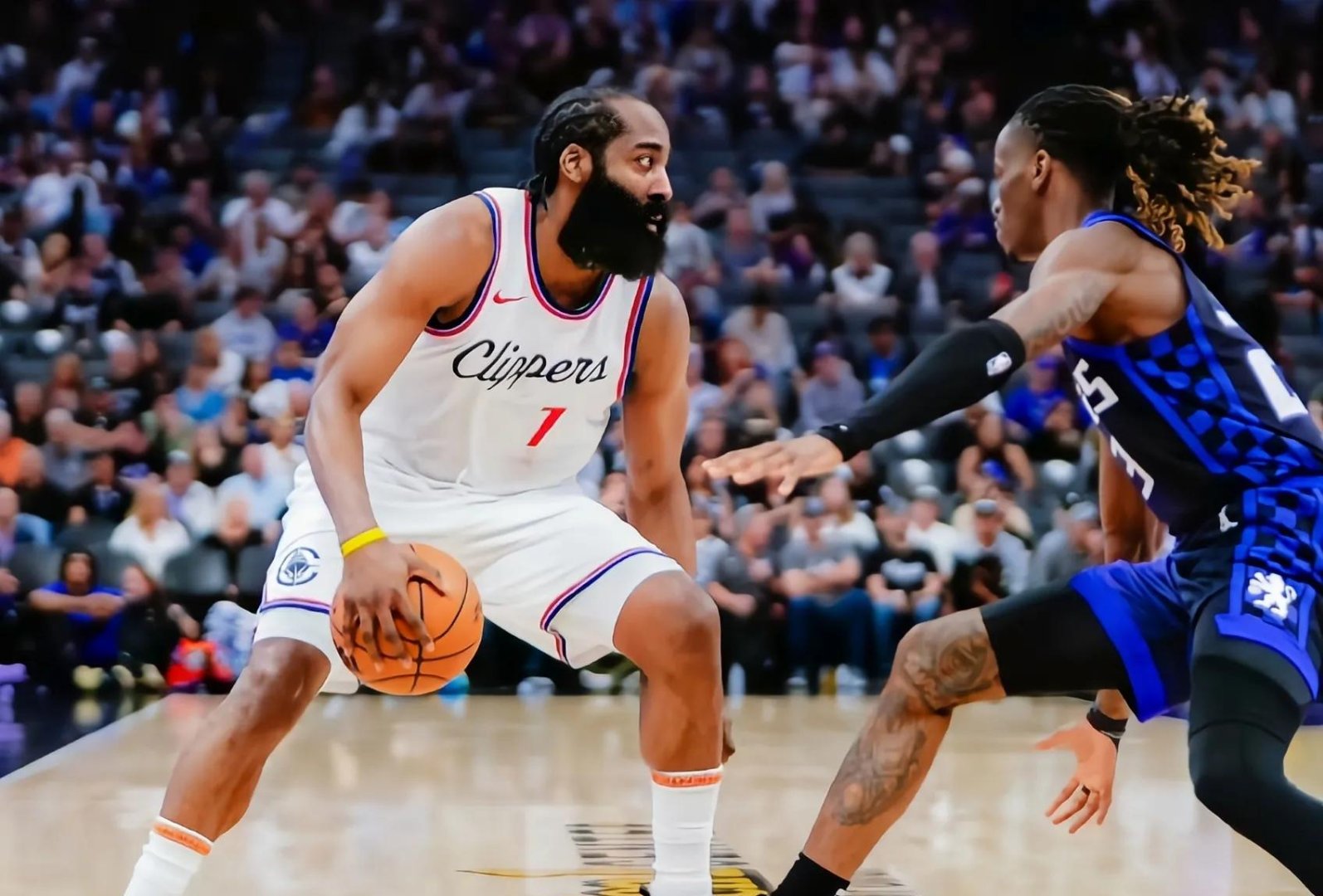 爱游戏娱乐-快船主场击败魔术，终结对手连胜