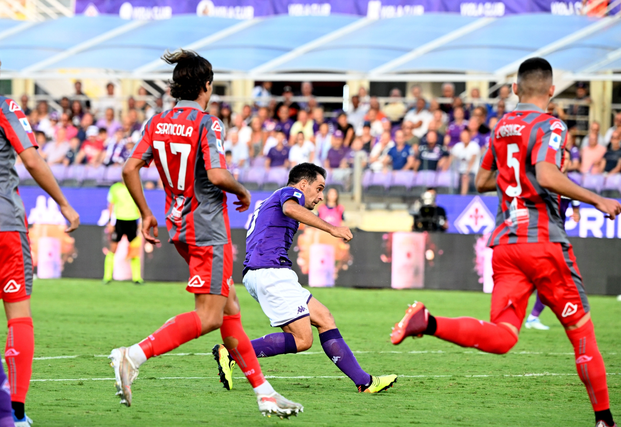 爱游戏亚洲官网-意大利足球联赛的一场惊心动魄对决