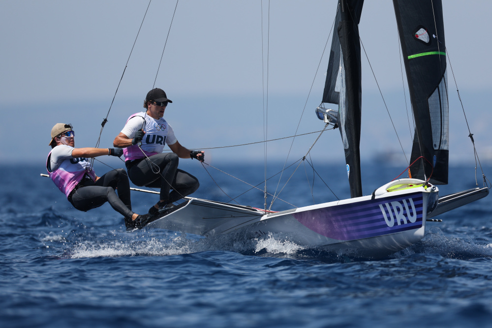 爱游戏教练-新西兰队在帆船比赛中位列前茅