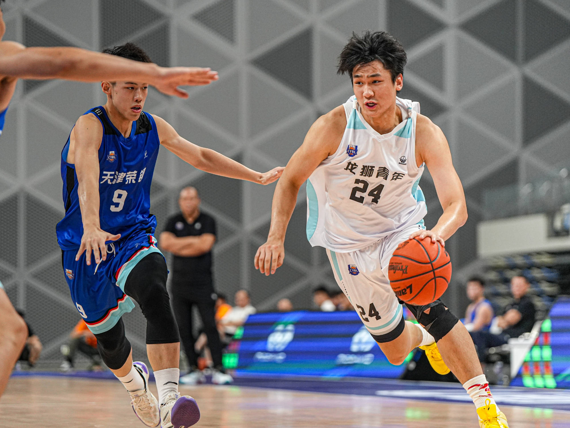 爱游戏娱乐-本土球员崛起，篮球联赛水平持续提升