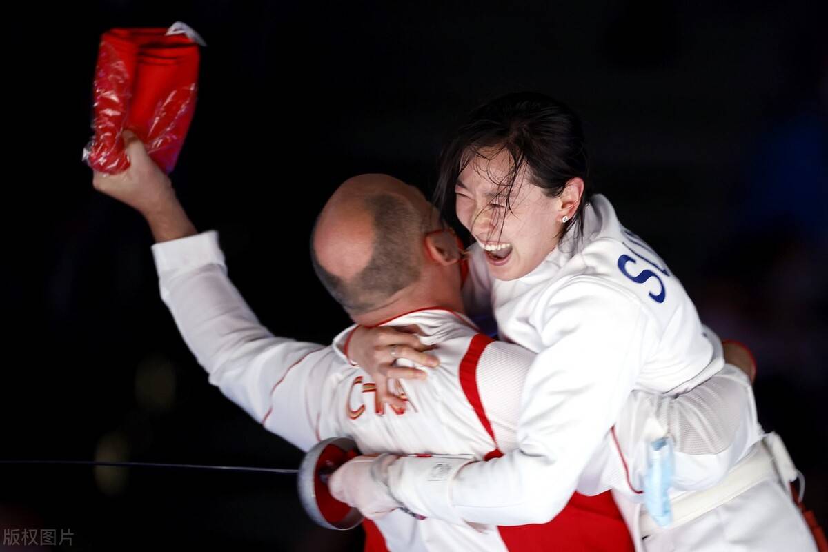 爱游戏app下载-传奇复出退役选手再次登顶领奖台